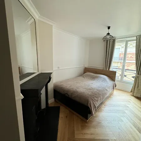 Daire 8 Eme Paris