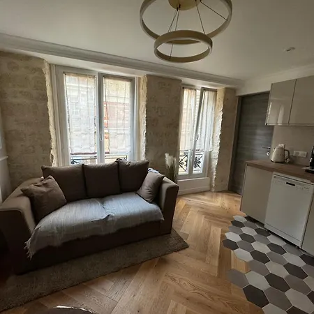 Apartment 8 Eme